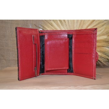 Portfel mały skórzany czerwony z kwiatowym kolorowym haftem .